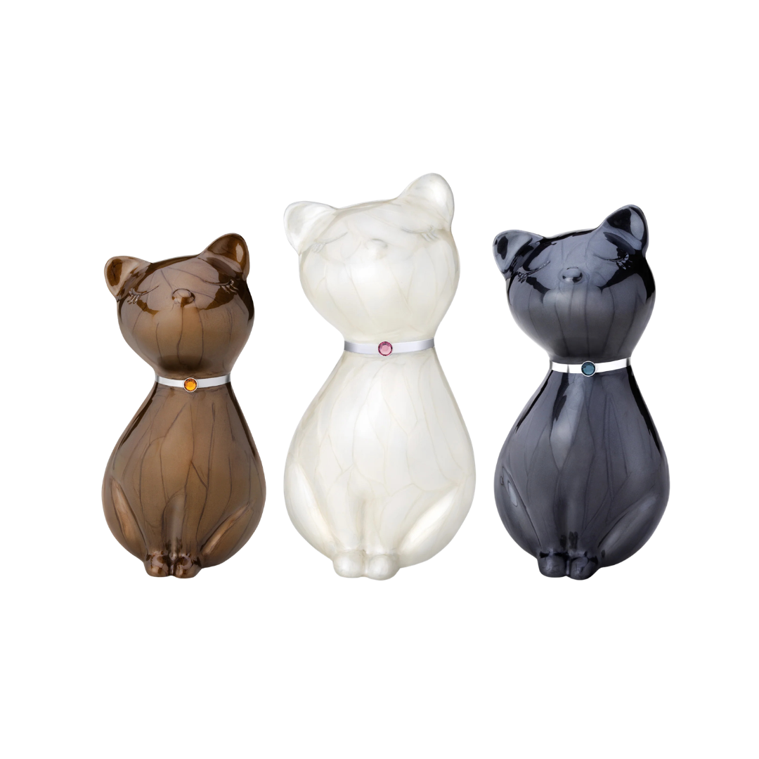 Metallurne Katze mit Kristallhalsband